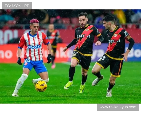 高位逼抢战术盛行,西甲多队效仿巴萨打法 高位逼抢战术盛行,西甲多队效仿巴萨打法